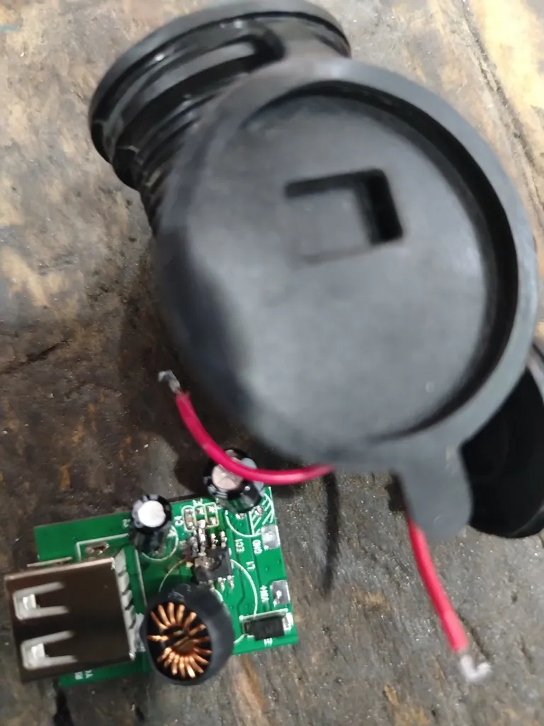 شارژر موبایل موتور سیکلت کد 789