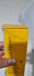 تجریه خرید کرم ضدآفتاب و ضدلک بی‌رنگ لافارر مدل SPF30، مناسب پوست‌های خشک و معمولی، حجم 40 میلی‌لیتر