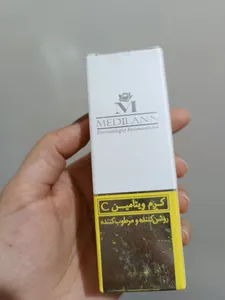تجریه خرید کرم مرطوب کننده و روشن کننده مدیلن مدل Vitamin C حجم 30 میلی لیتر