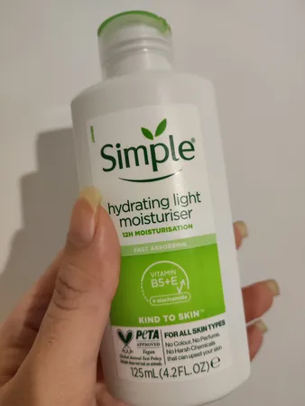 کرم آبرسان سیمپل مدل Light مناسب انواع پوست حجم 125 میلی‌لیتر