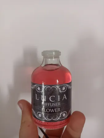 خوشبو کننده هوا لوچیا مدل رز سفید حجم 50 میلی لیتر