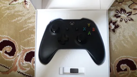 دسته بازی بی سیم مایکروسافت مناسب برای Xbox One S