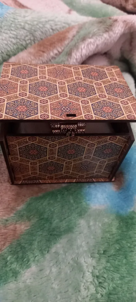 ساعت مچی عقربه ای مدل نگین 024666