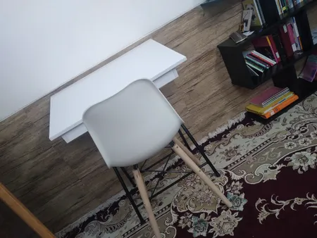 میز تحریر تاشو و تنظیم شو یاس سفید تک باکس دار