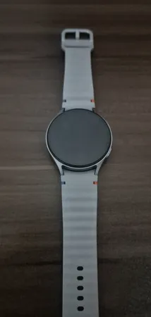 ساعت هوشمند سامسونگ مدل Galaxy Watch 7 44mm دارای قابلیت های کنترل موسیقی (Music Player) بند پلاستیک