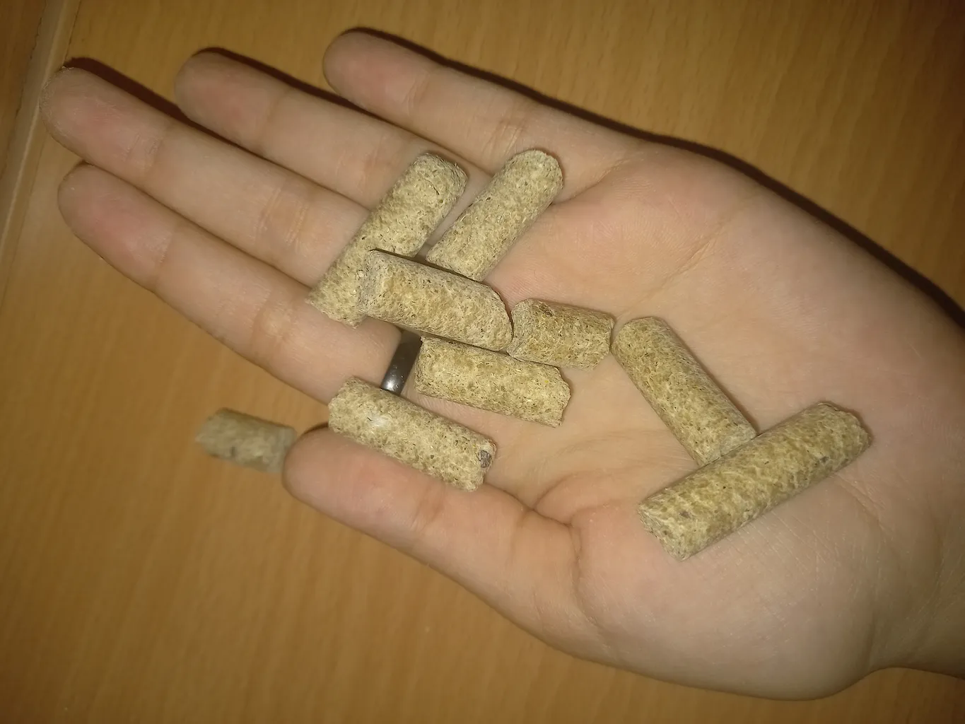 غذای خشک خرگوش و خوکچه هندی مدل پلت با طعم جعفری وزن 1000 گرم