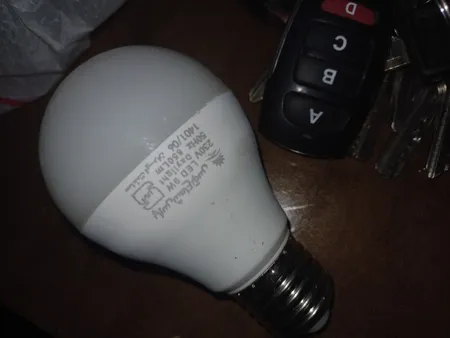 لامپ ال ای دی 9 وات پارس شعاع توس پایه E27 بسته 5 عددی