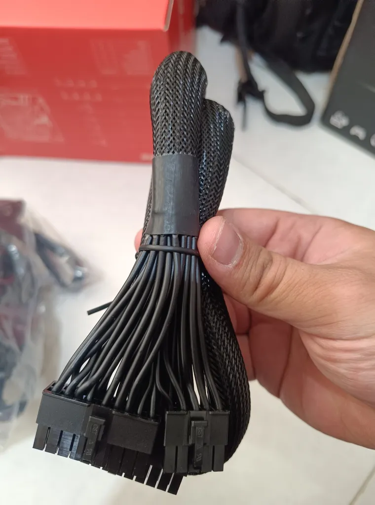 منبع تغذیه کامپیوتر ای دیتا ایکس پی جی مدل CORE REACTOR II 750W