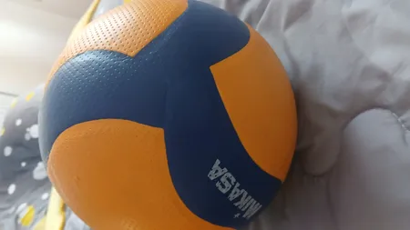 توپ والیبال مدل V200W