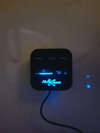 هاب 3 پورت usb و رم ریدر مکس تاچ مدل MXHC836