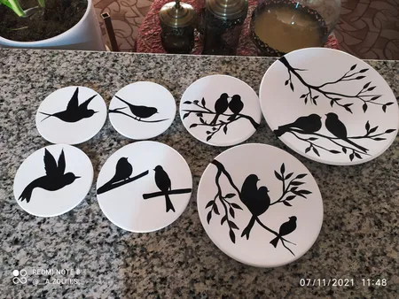 بشقاب دیوارکوب سفالی طرح پرنده کد D114-A مجموعه 7 عددی
