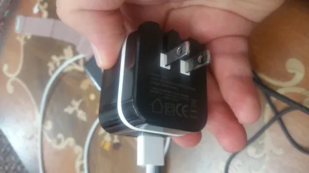 شارژر دیواری آینوبن مدل W1A همراه با کابل لایتنینگ TPE