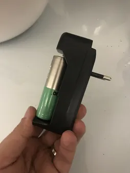 شارژر باتری مدل H.Z.M