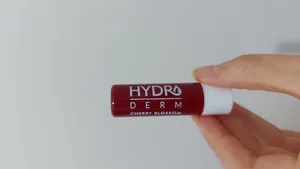 تجریه خرید بالم مرطوب کننده لب هیدرودرم مدل CHERRY BLOSSOM