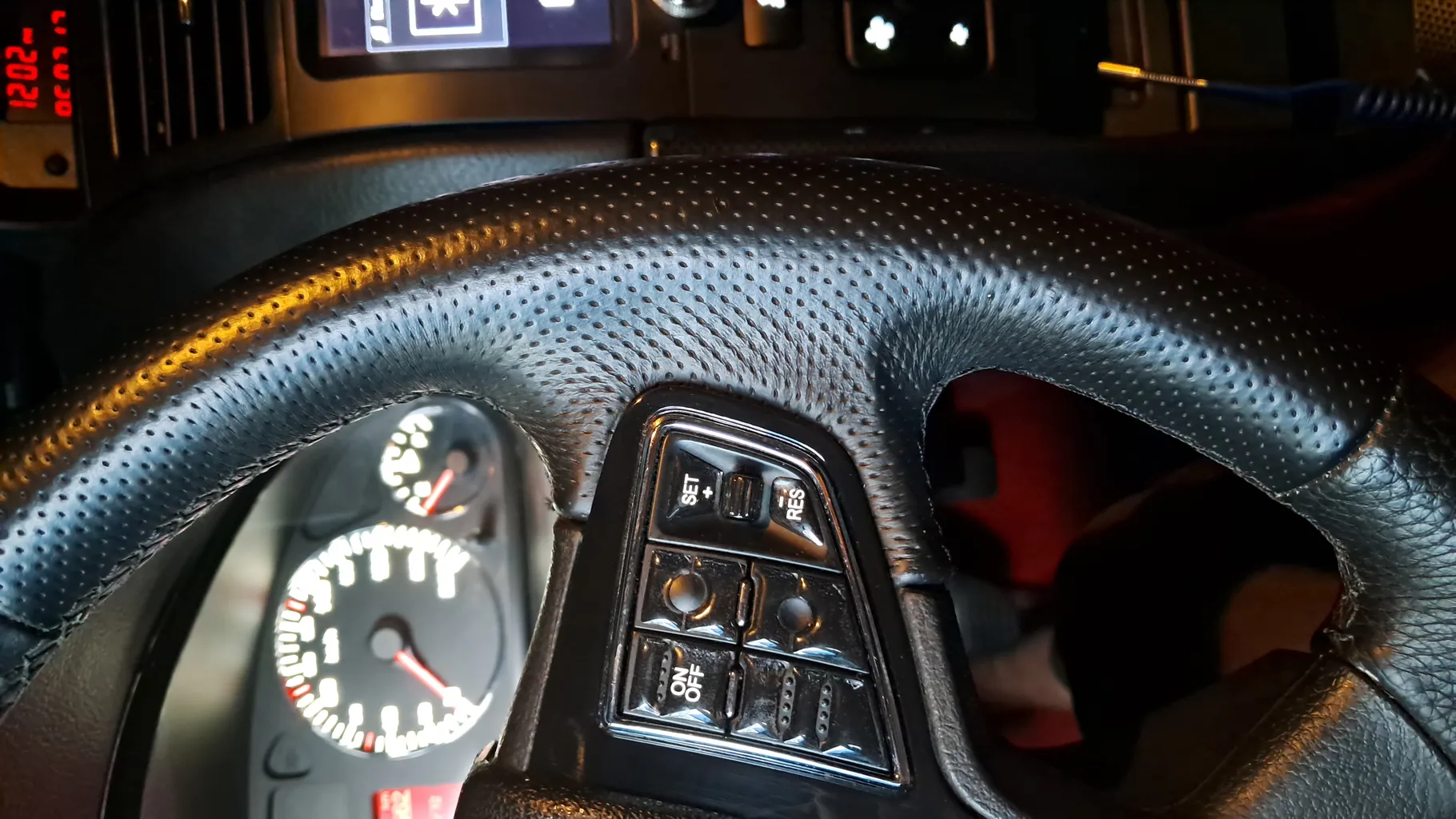 محافظ کلیدهای فرمان آرسی زد اسپرت مدل Dena401 مناسب برای دنا مجموعه 21 عددی