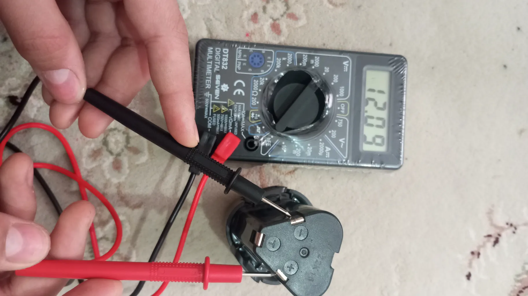 مولتی متر دیجیتال تی اس آی مدل DT832