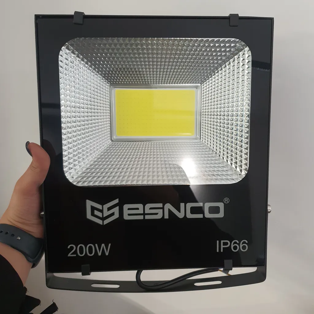 پروژکتور ال ای دی 200 وات اسنکو مدل ES-COB-200