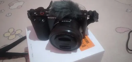 دوربین دیجیتال بدون آینه سونی مدل ZV-E10 به همراه لنز 16-50 میلی متر OSS