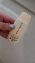 کرم ضد آفتاب رنگی ژیناژن، SPF 50، مدل 01، ‌مناسب پوست‌های چرب و مختلط با تنالیته روشن و حجم 50 میلی‌لیتر، ضد آب، محافظت‌کننده در برابر اشعه‌های UVA و UVB، ضد چروک، ضد لک و پیری، دارای فرمولاسیون مواد و املاح معدنی، با ماندگاری 2 ساعته