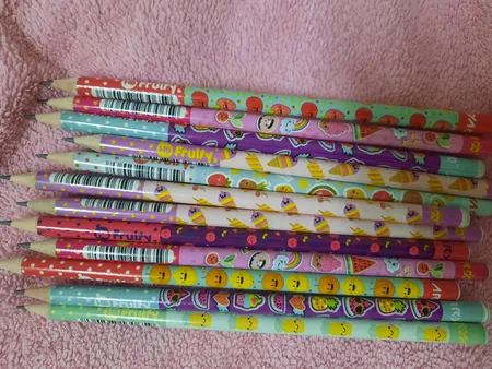 مداد مشکی آریا مدل FRUITY بسته 12 عددی