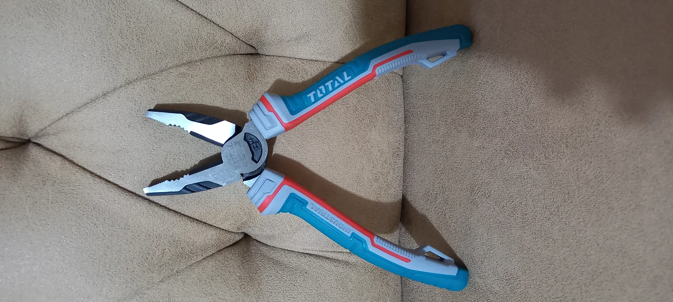 انبردست توتال مدل THT210806S سایز 8 اینچ