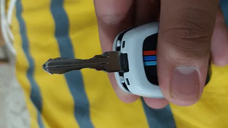 کاور ریموت و جاسوییچی فلزی خودرو وارون مدل K-753 مناسب برای رنو ساندرو