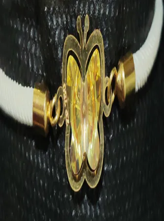 دستبند طلا 18 عیار زنانه ناریا مدل پروانه و سنگ کد 02