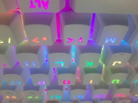 کیبورد گیمینگ ردراگون مدل K552 Kumara، سوییچ مکانیکال قرمز، Tenkeyless، نورپردازی RGB، قابلیت Anti-Ghosting