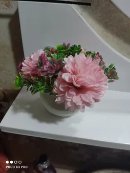 گلدان به همراه گل مصنوعی مدل سه گلی k16