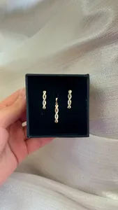 تجریه خرید گوشواره طلا میخی 18 عیار زنانه ماوی گالری مدل بافت ساده و نگین دار