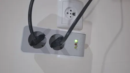 محافظ ولتاژ خیام الکتریک مدل دوخانه صوتی و تصویری