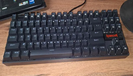 کیبورد گیمینگ ردراگون مدل K552 Kumara، سوییچ مکانیکال قرمز، Tenkeyless، نورپردازی RGB، قابلیت Anti-Ghosting