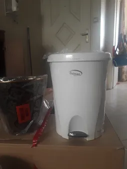 سطل زباله پدالی سلمان پلاستیک مدل گلبرگ 240