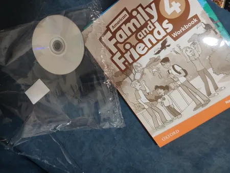 کتاب Family and Friends 4 اثر Naomi Simmons انتشارات الوندپویان