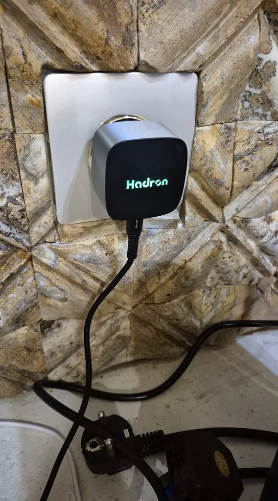 شارژر دیواری 25 وات هادرون مدل C1011