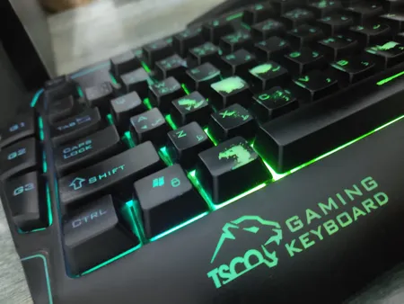 کیبورد گیمینگ تسکو مدل TK 8121، سوییچ ممبران، Full-Size، نورپردازی LED RGB