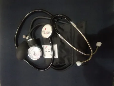 فشارسنج عقربه ای زنیت مد مدل ZTH-5001 به همراه گوشی طبی مدل ZTH-5001