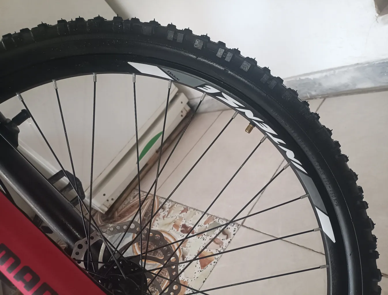 اسپری واکس لاستیک خودرو سی واکس مدل CW-9806 حجم 500 میلی لیتر