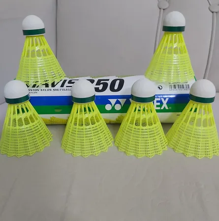 توپ بدمینتون یونکس مدل MAVIS 350 بسته شش عددی