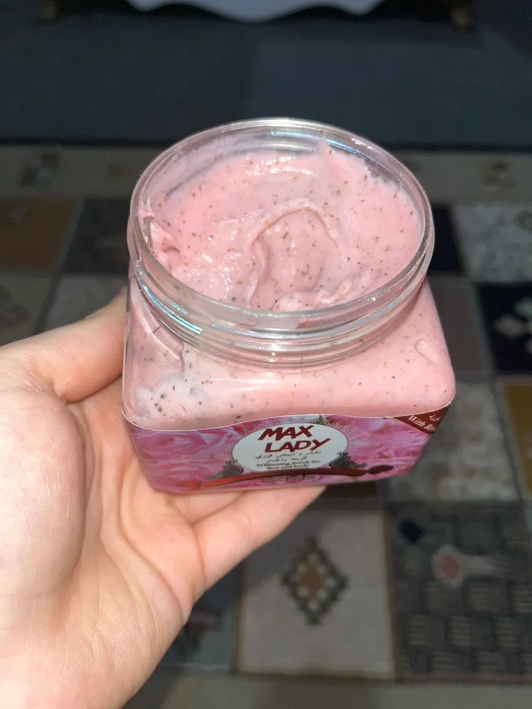 اسکراب لایه بردار پوست مکس لیدی مدل Roz حجم 300 میلی لیتر