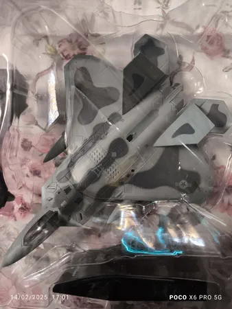 ماکت هواپیما طرح جنگنده مدل F22