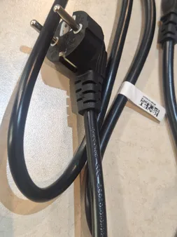 کابل برق سه پین آداپتور لپ تاپ کی نت پلاس مدل CL طول 1.5 متر