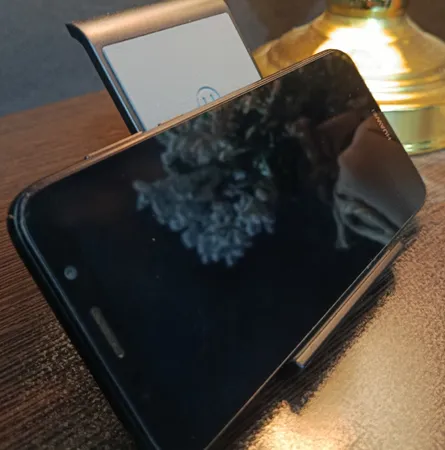 پایه نگهدارنده گوشی موبایل و تبلت یوسمز مدل ZJ073