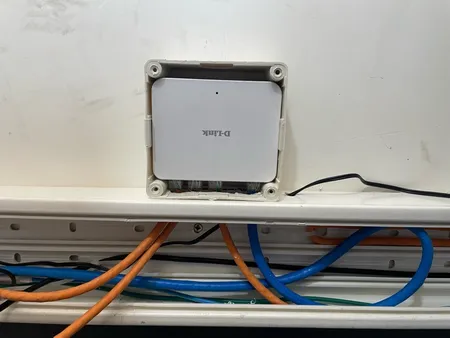 سوییچ دسکتاپ 5 پورت گیگابیتی دی-لینک مدل DGS-1005A