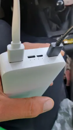 پاوربانک 18 وات شیائومی مدل Redmi ظرفیت 20000 میلی آمپرساعت به همراه کابل تبدیل microUSB