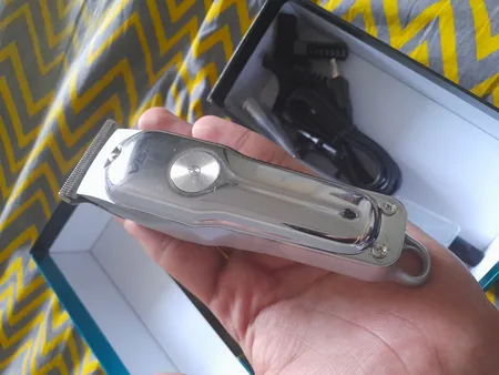 ماشین اصلاح موی سر و صورت وی جی ار مدل 071 به همراه تیغه یدک بسته 2 عددی