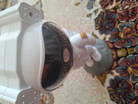 چراغ خواب مدل کهکشانی آدم فضایی ایستاده