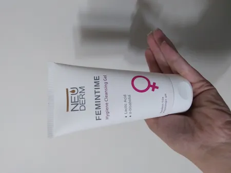 ژل بهداشتی بانوان نئودرم مدل Femintime حجم 150 میلی لیتر