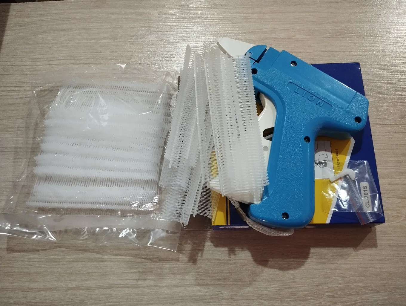 دستگاه دوخت پرده لیون مدل 001 به همراه 20 خشاب 1.5 سانتی