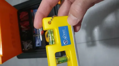 تراز جیبی مدل آهنربایی